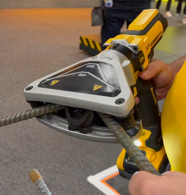 20V MAX XR Cordless Rebar Bender – Portable Handheld Steel Bar Bending Tool