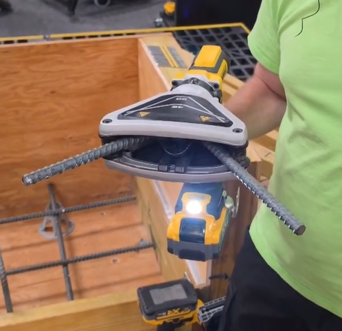 20V MAX XR Cordless Rebar Bender – Portable Handheld Steel Bar Bending Tool