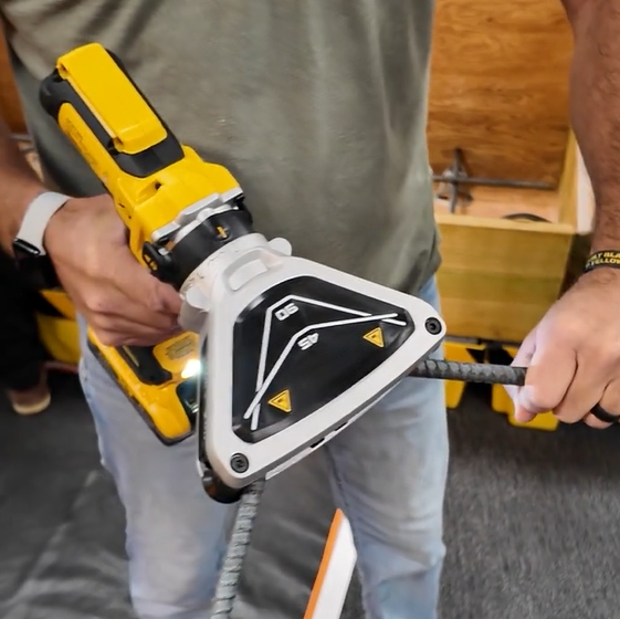 20V MAX XR Cordless Rebar Bender – Portable Handheld Steel Bar Bending Tool