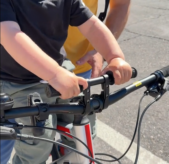 Front-Mounted Child Bike Seat with Kids Handlebars for Family Mountain Biking Adventures