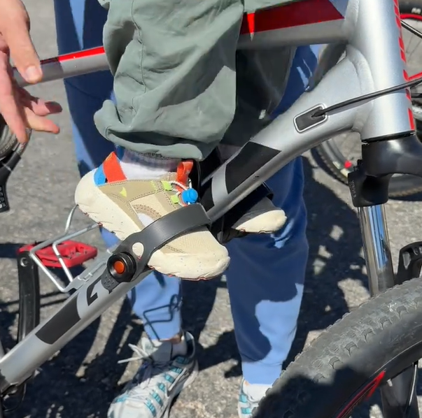 Front-Mounted Child Bike Seat with Kids Handlebars for Family Mountain Biking Adventures