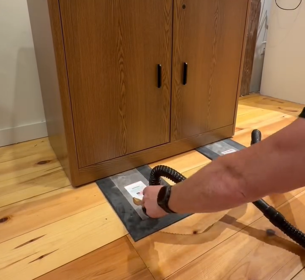Heavy-Duty Air-Powered Appliance Mover with Variable Speed & 950 lb Lift Capacity