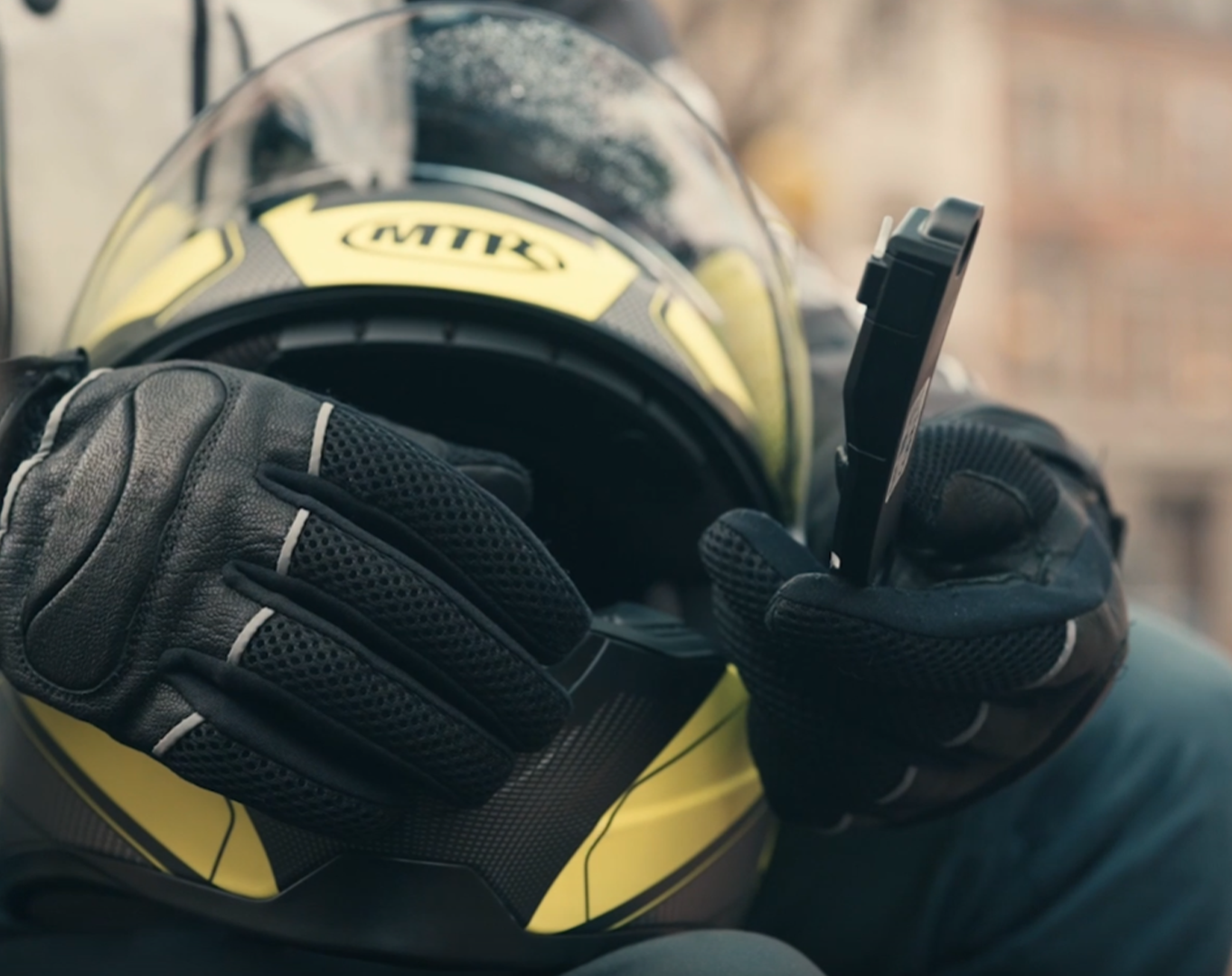 Motorcycle helmet head-up display