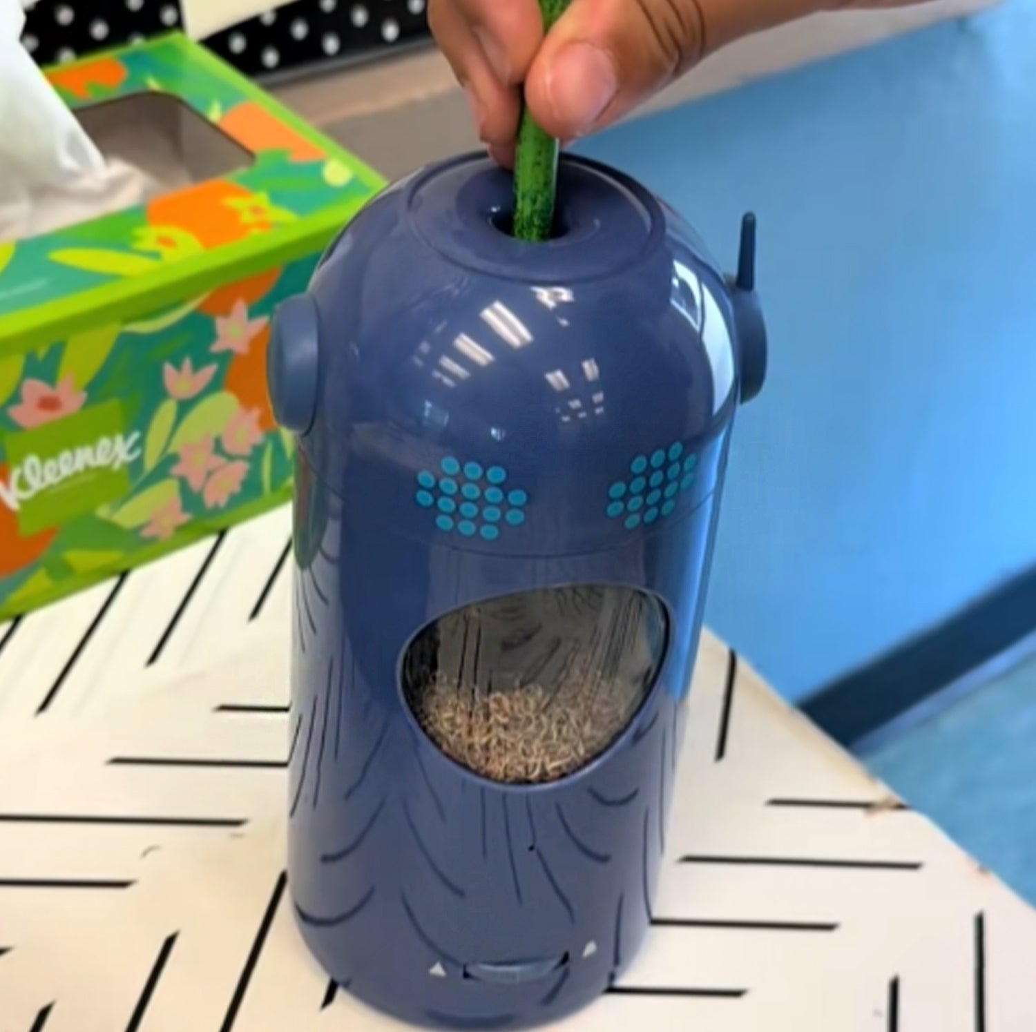 Fully automatic electric pencil sharpener