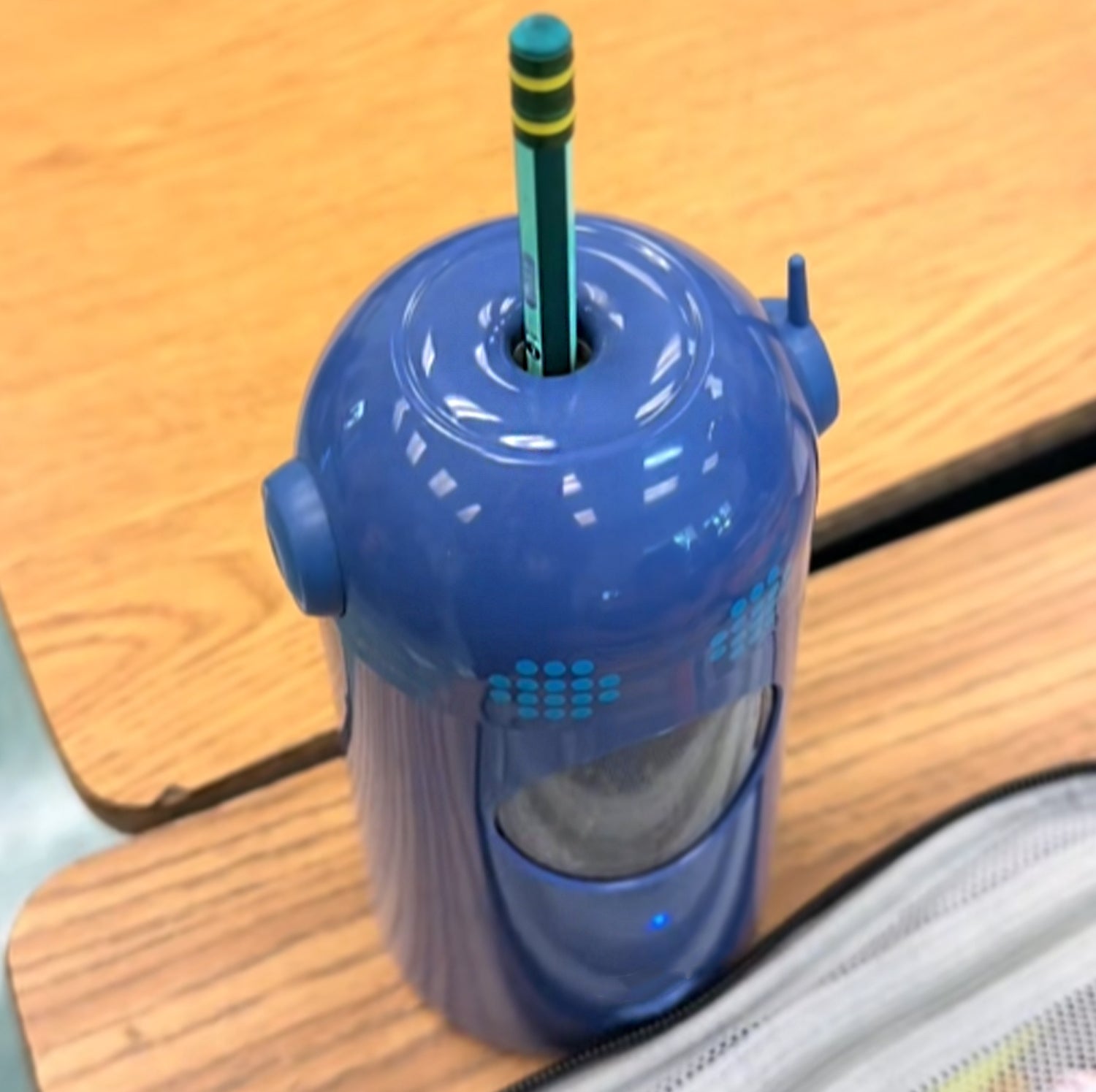 Fully automatic electric pencil sharpener