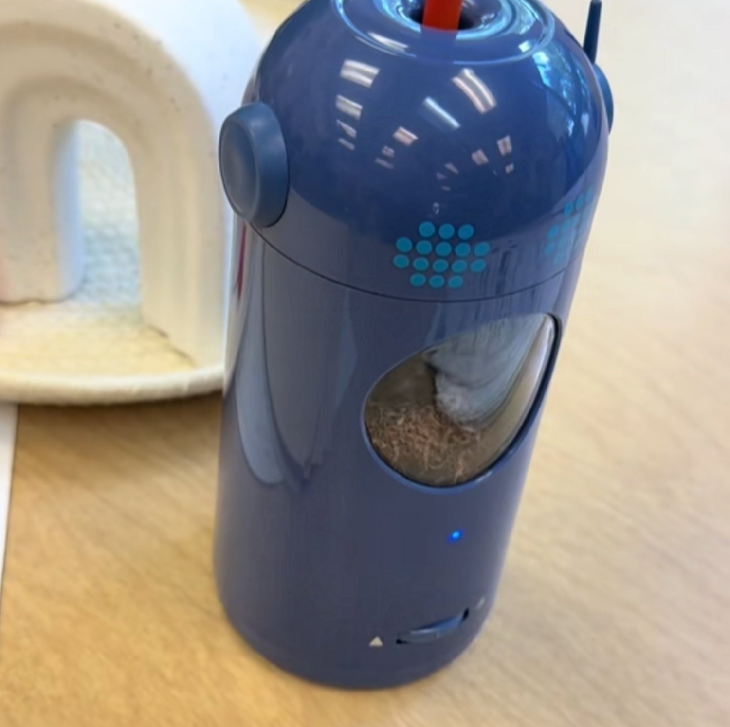 Fully automatic electric pencil sharpener