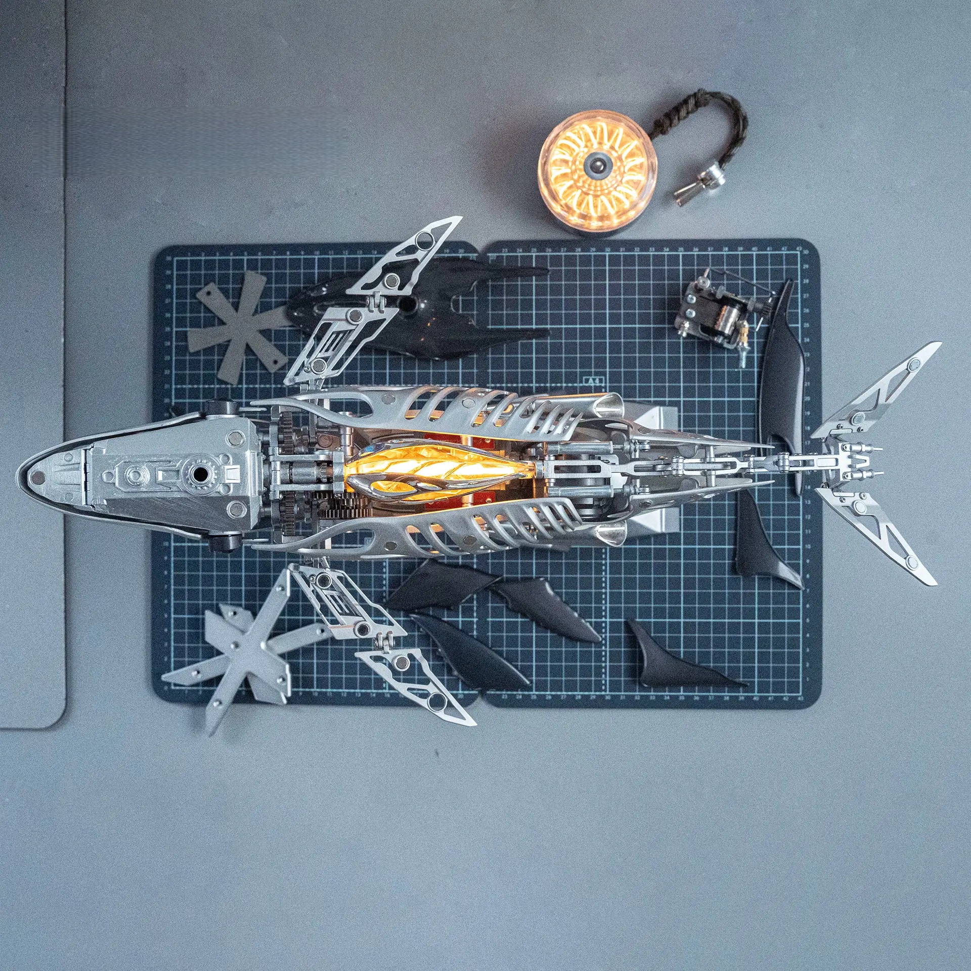 Mechanical Humpback Whale Desk Ornament