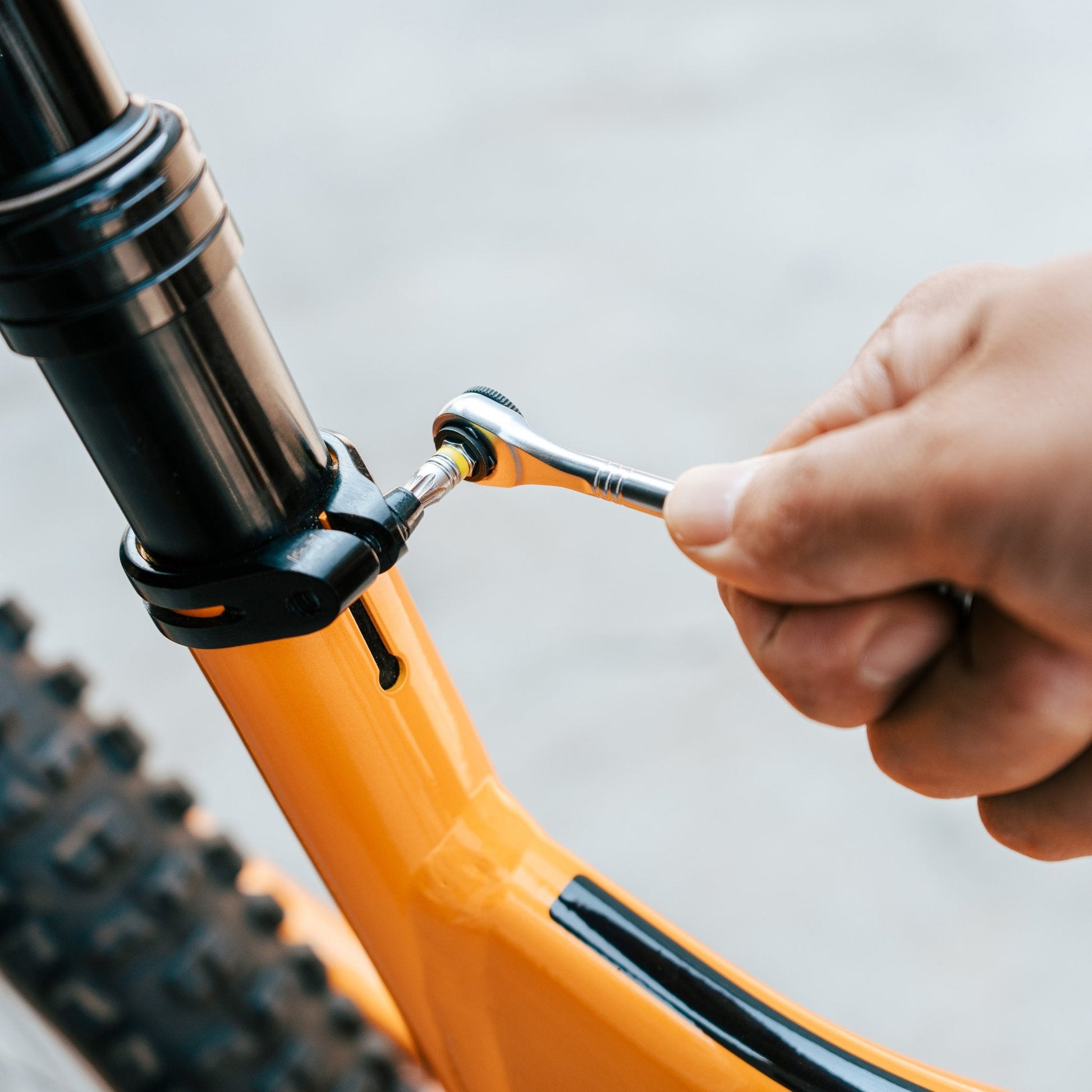 Bicycle front fork vertical tube ratchet tool kit