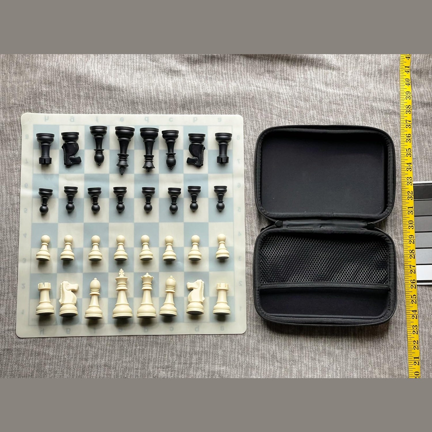 Foldable silicone chess set