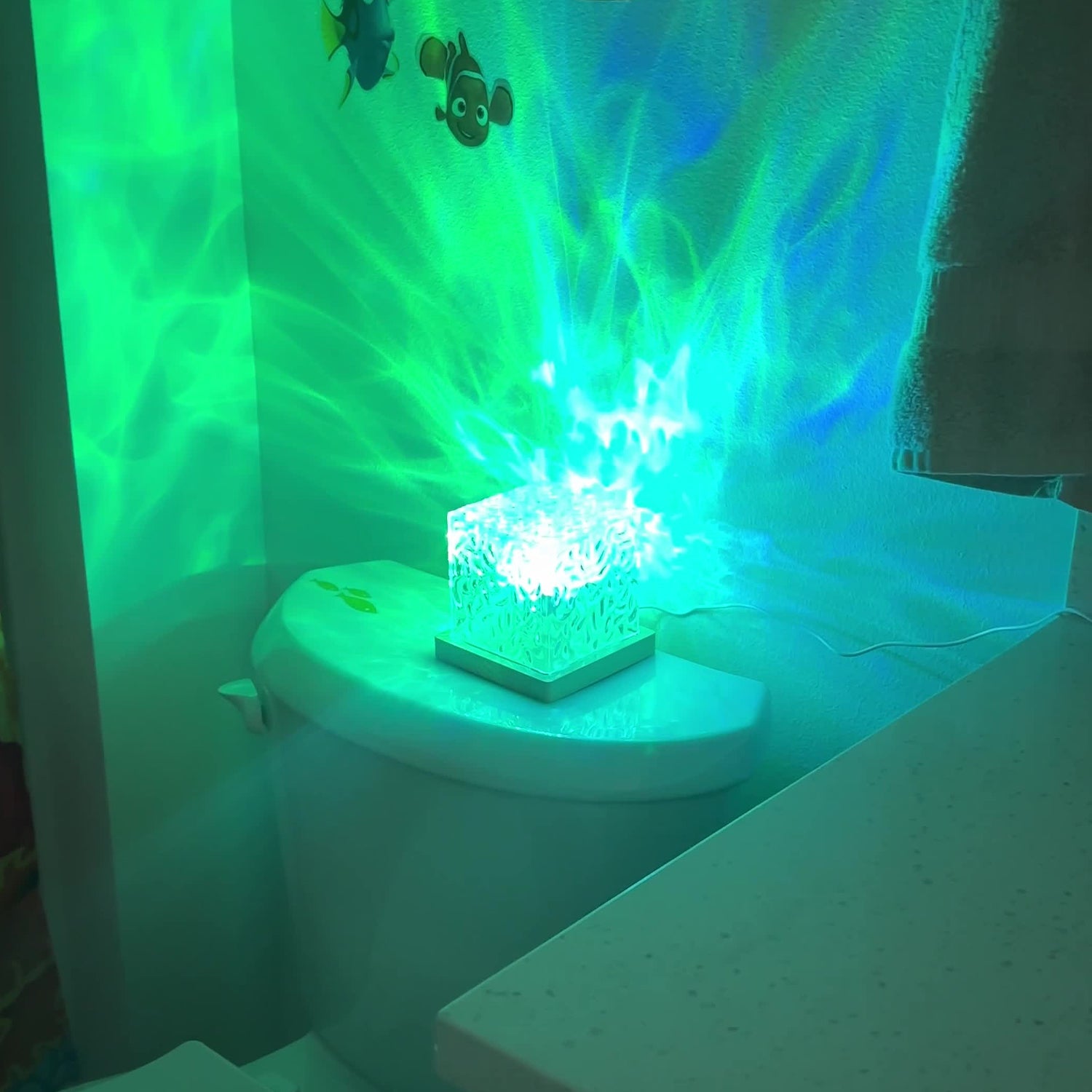 16-color gradient rotating wave projection light