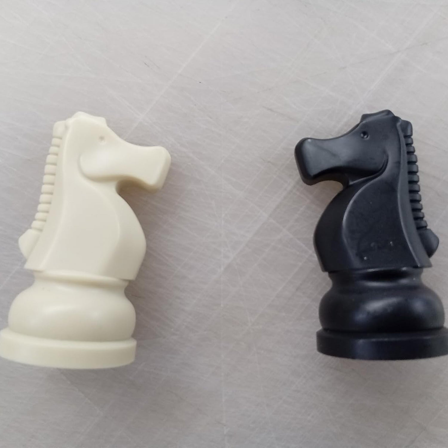 Foldable silicone chess set