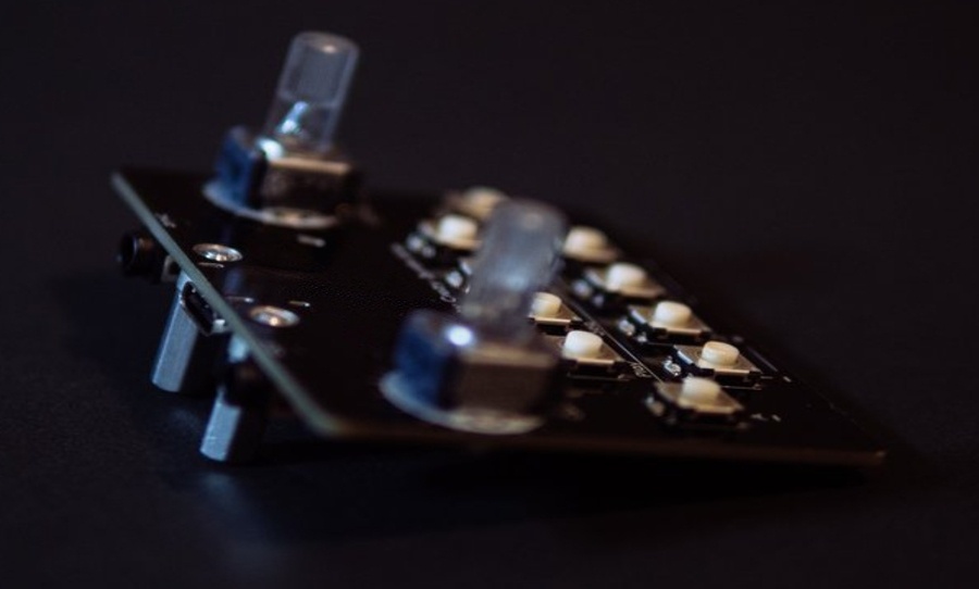 Ultra-Portable Acid Bass Synthesizer with 16-Step Sequencer, Built-In Effects & Pocket-Sized Music Creation