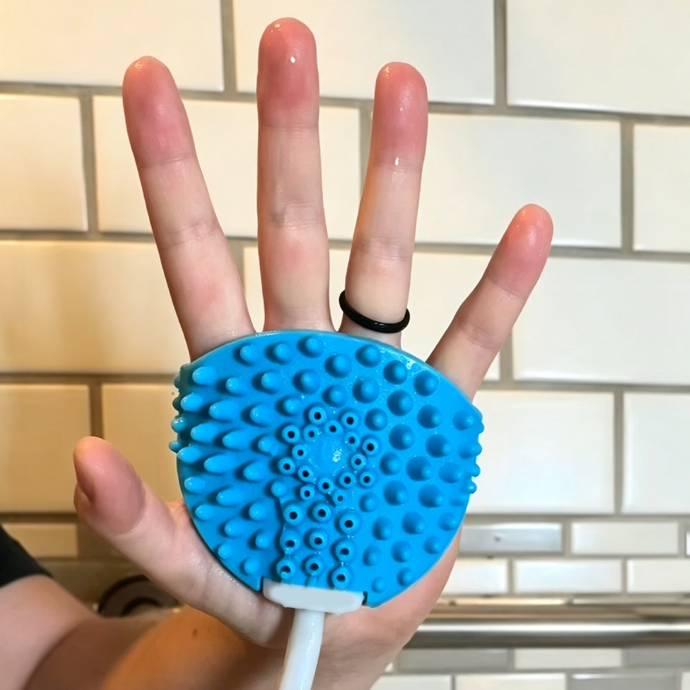 Wearable Pet Bathing Tool