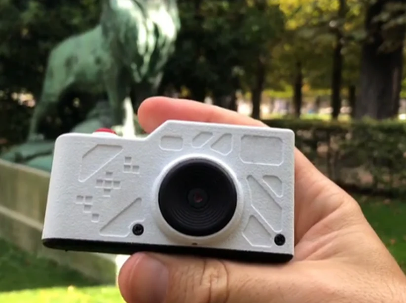 Minimalist pixel-free camera