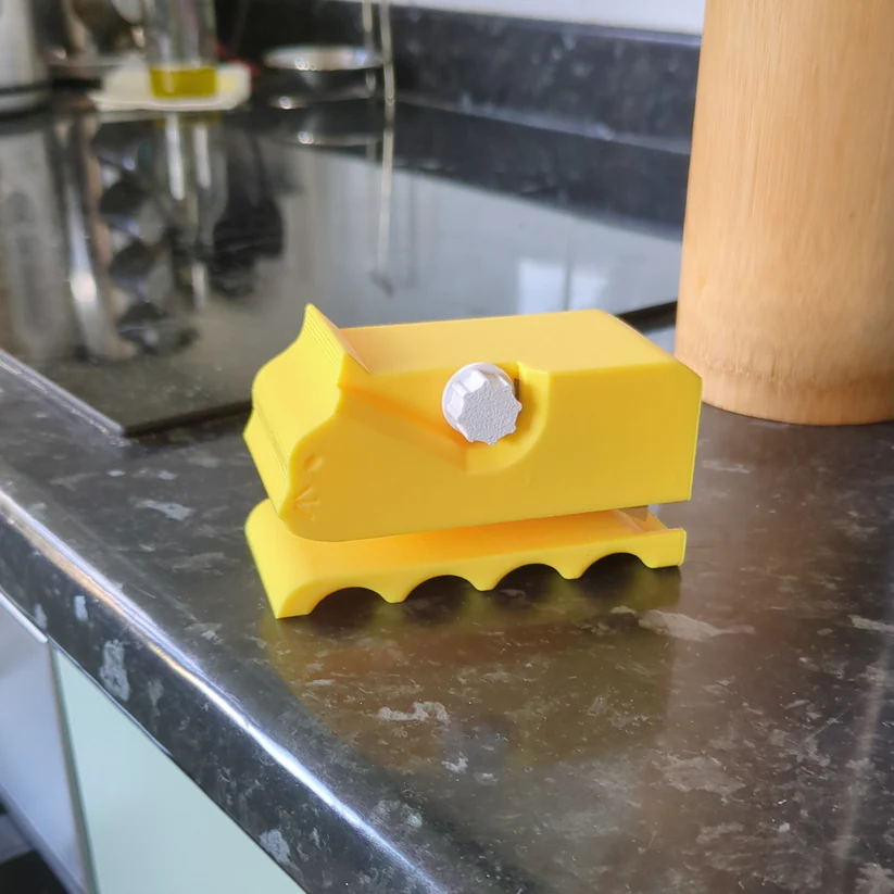 Cat scratching board cardboard cutter