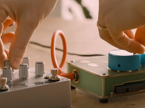 Human-Controlled Tape Transport – Manual Cassette Scratcher with CV/Gate Outputs