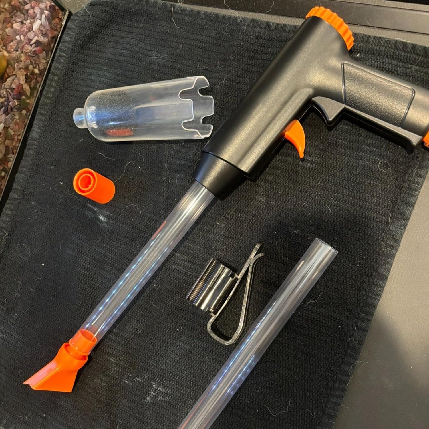 Manual aquarium gravel cleaner