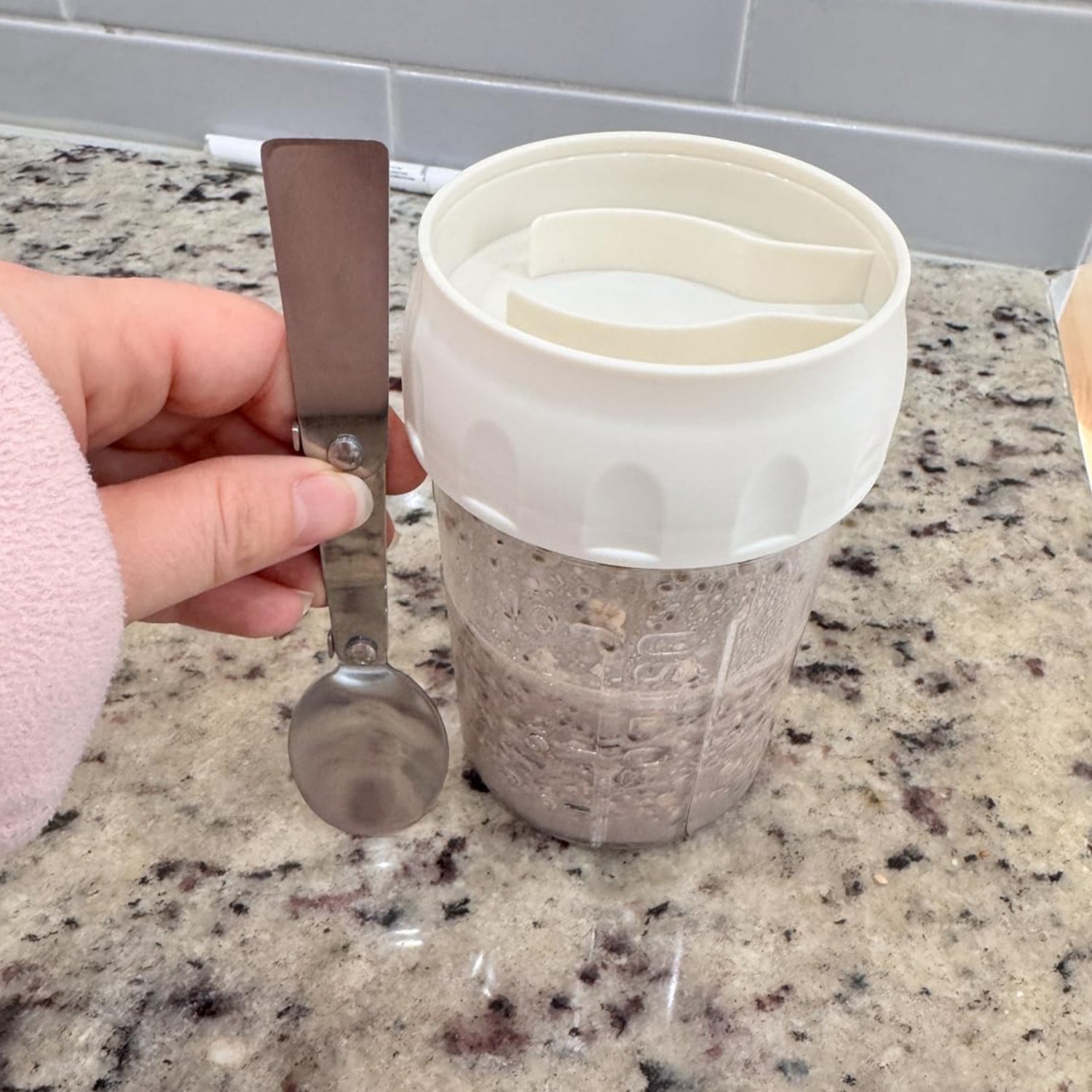 Overnight oatmeal container with lid