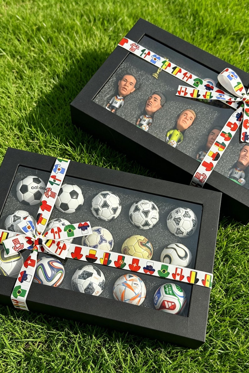 🔥Last Day 60% OFF🔥Soccer History Mini Football Collection | World Cup Mini Ball Ornament Gift Box Set | International Football Memorabilia Keepsake for Fans