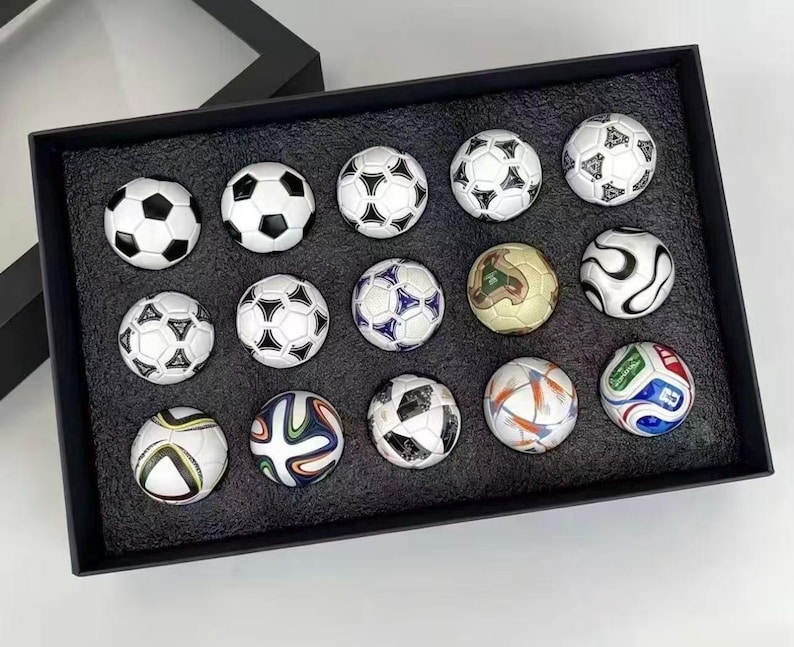 🔥Last Day 60% OFF🔥Soccer History Mini Football Collection | World Cup Mini Ball Ornament Gift Box Set | International Football Memorabilia Keepsake for Fans
