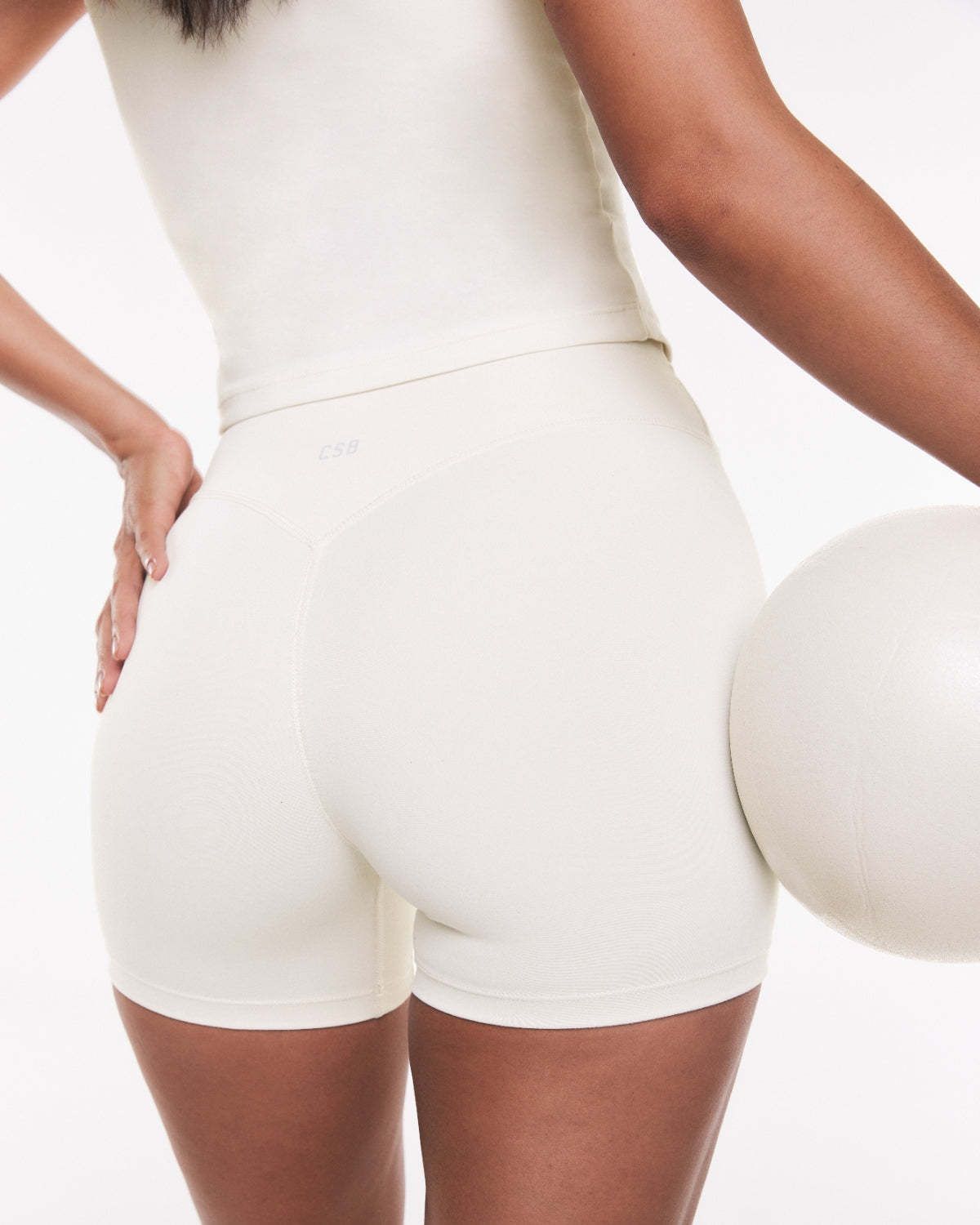 Form Invisible Scrunch Shorts 4" | Vanilla