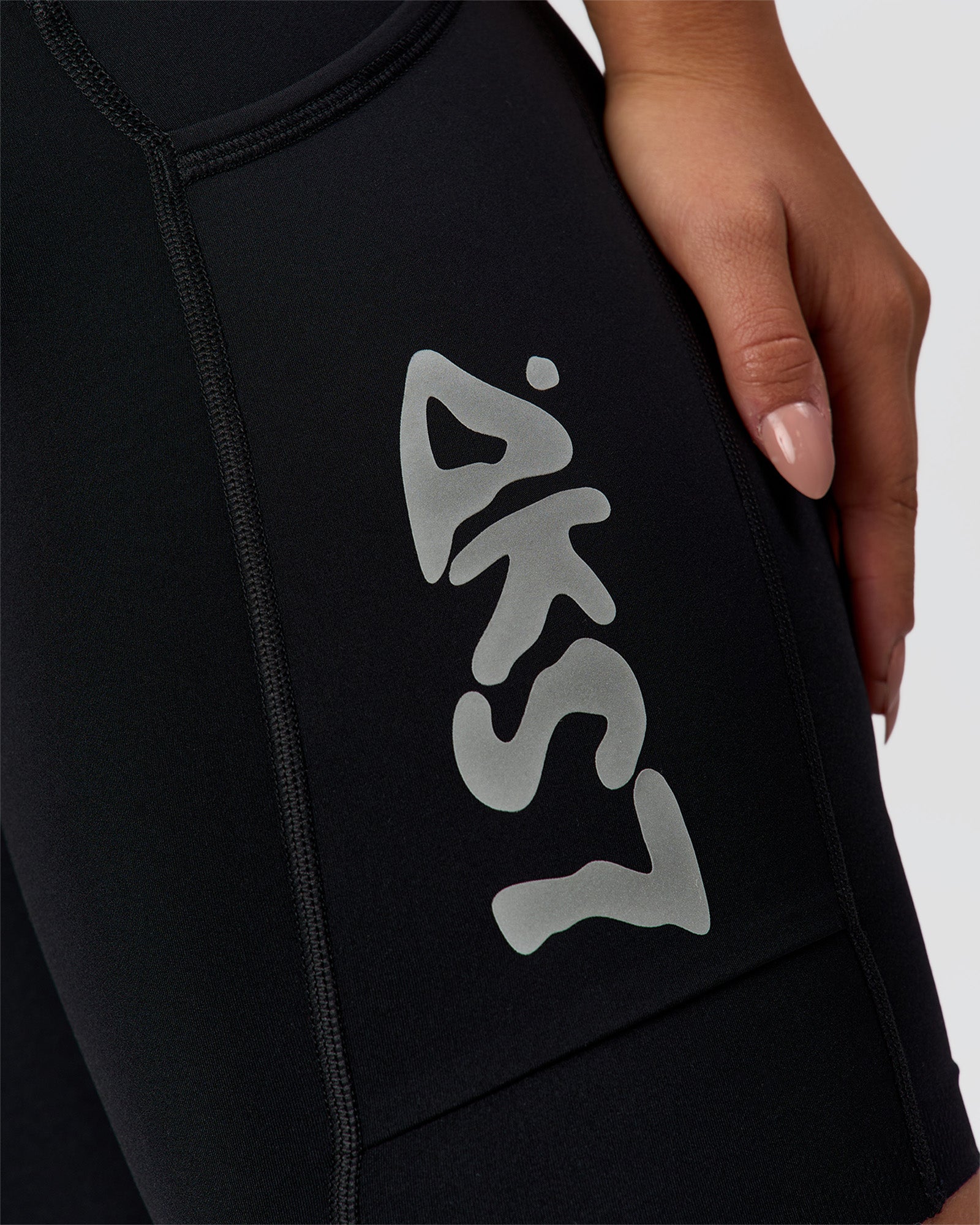 Elite Hype Reflective Run High-Rise 7" Short Pockets - Black-Hype Reflective