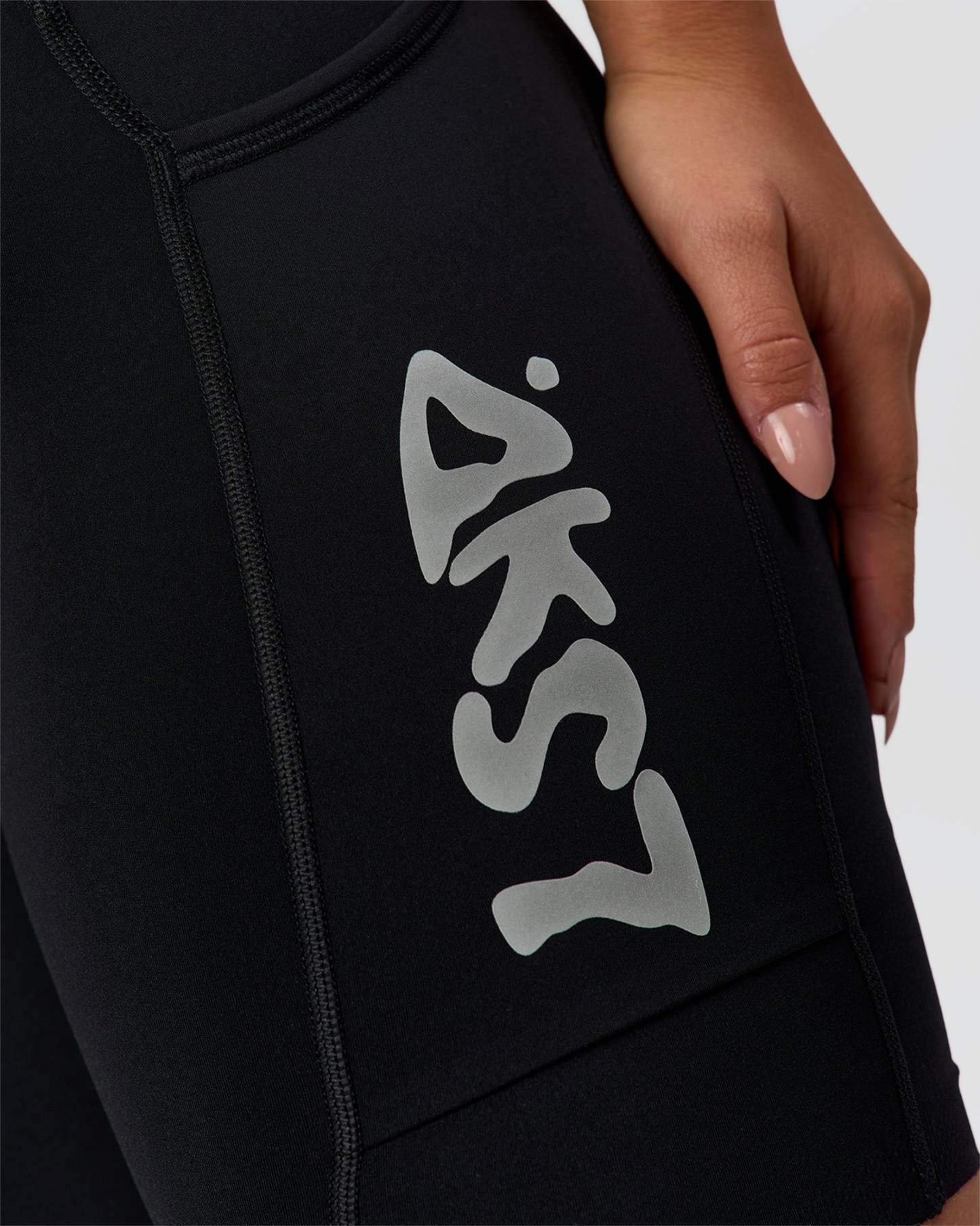 Elite Hype Reflective Run High-Rise 7" Short Pockets - Black-Hype Reflective