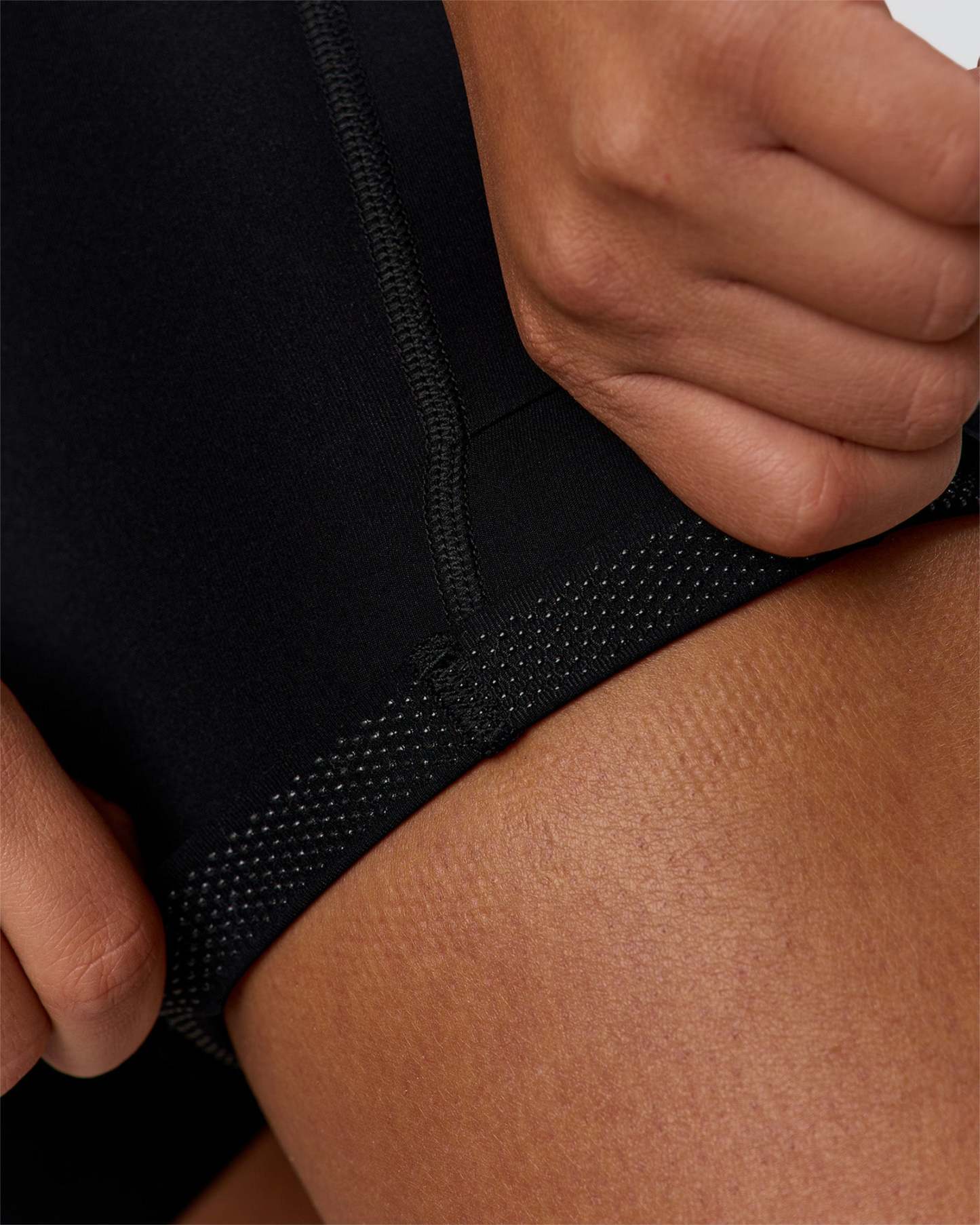 Elite Hype Reflective Run High-Rise 7" Short Pockets - Black-Hype Reflective