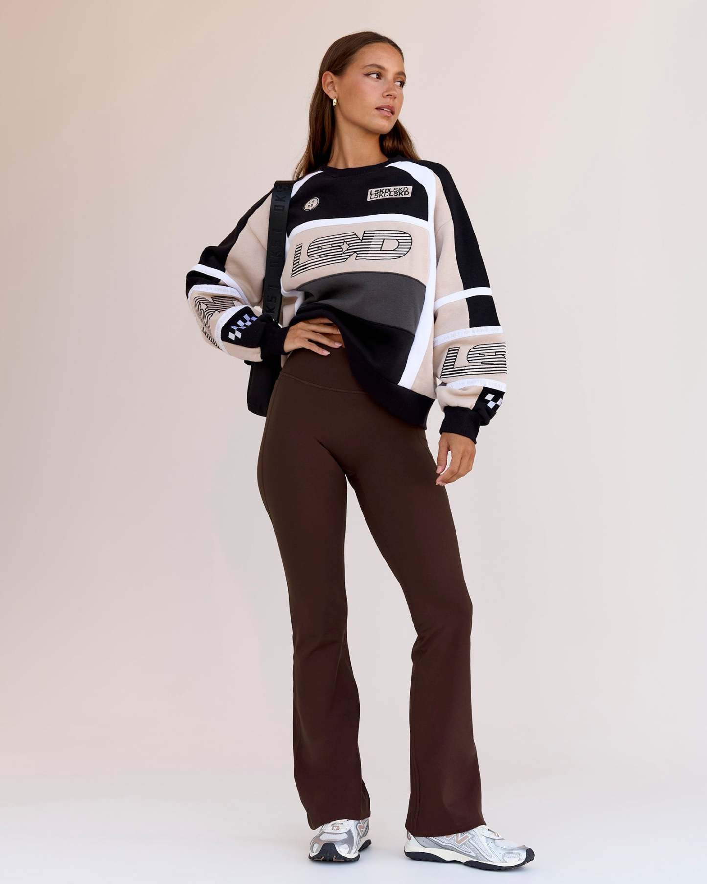 Fusion V-Contour High-Rise Flared Petite Legging Pockets - Hot Chocolate