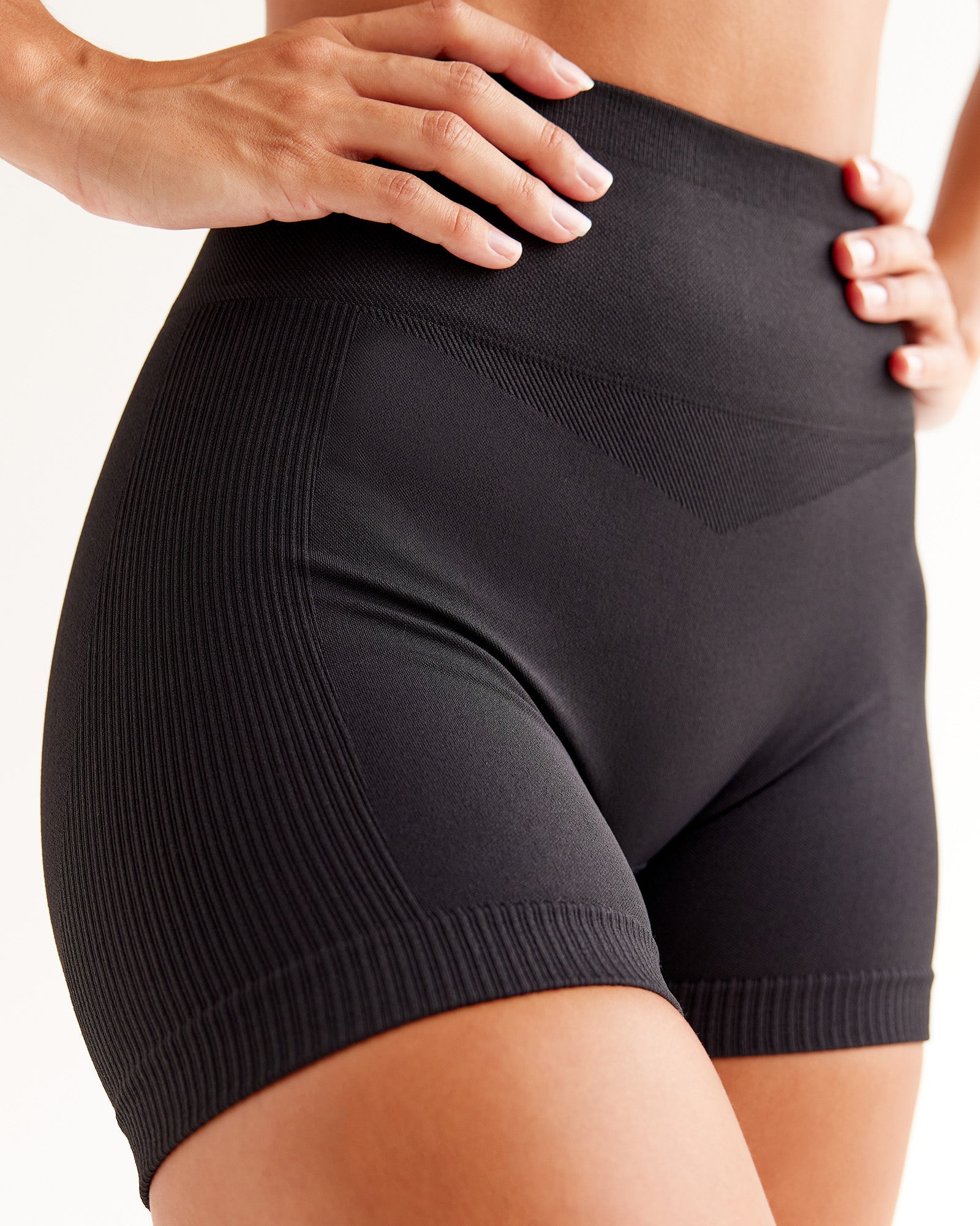 Surge Seamless High-Rise 4" Short - Black