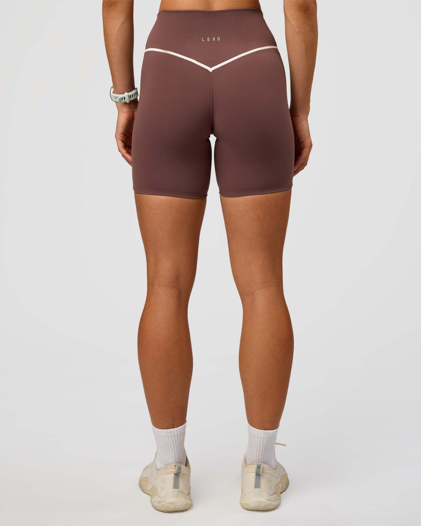 Pinnacle High-Rise 6" Short - Cocoa Powder-Off White