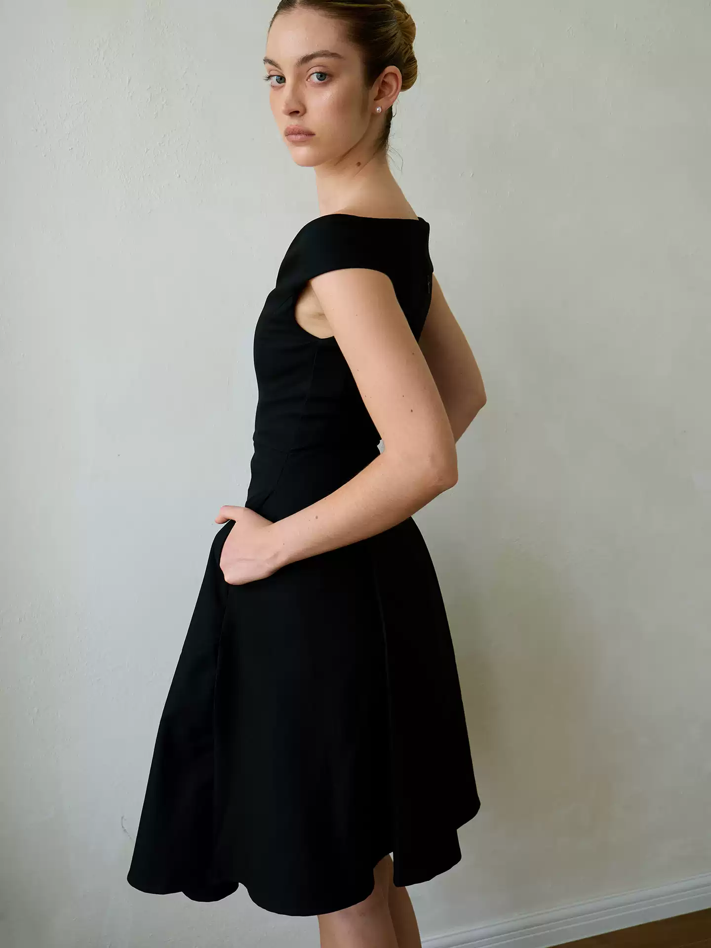 Geometric Cut Fitted Waist V-neck Dress