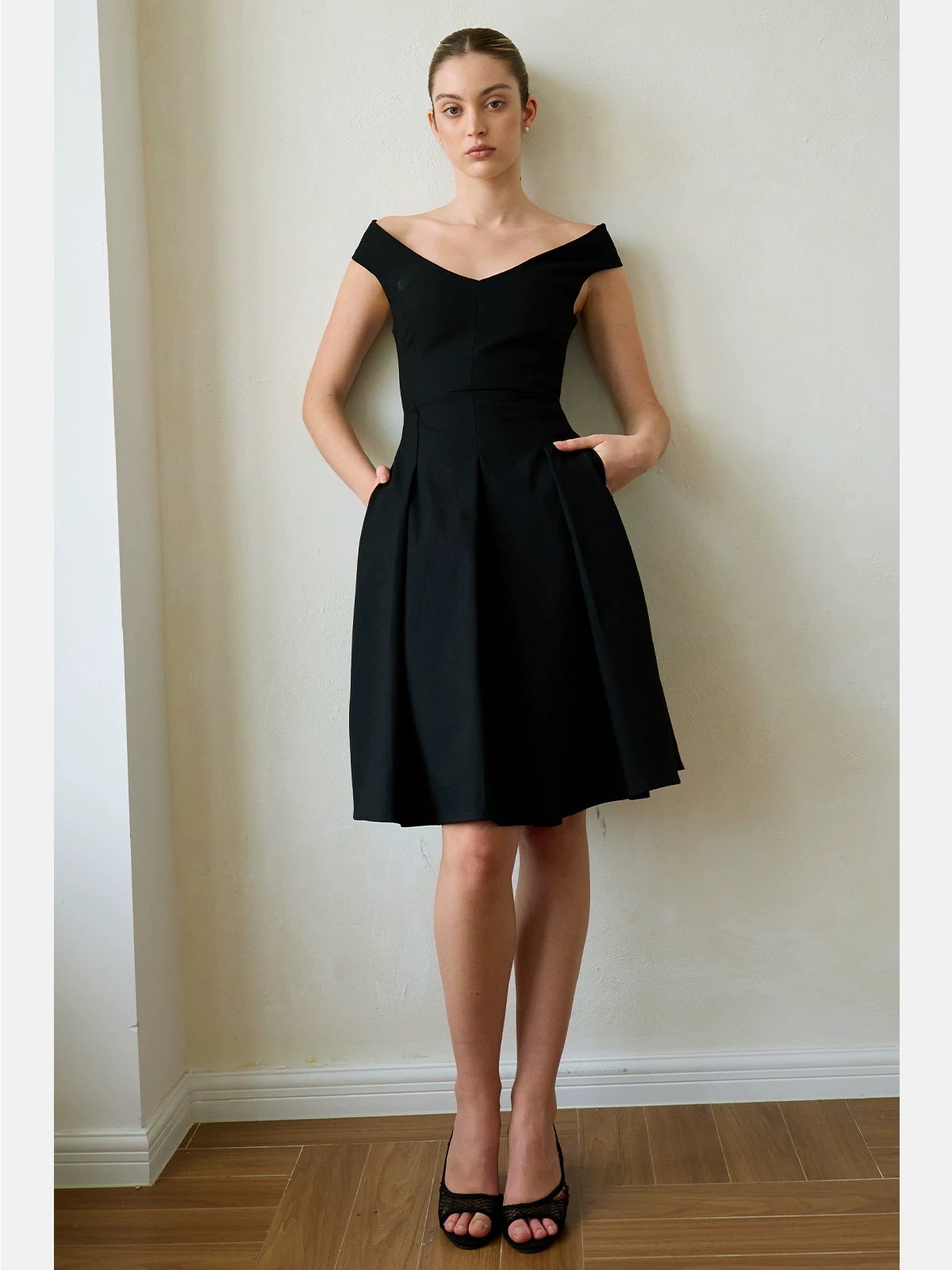 Geometric Cut Fitted Waist V-neck Dress