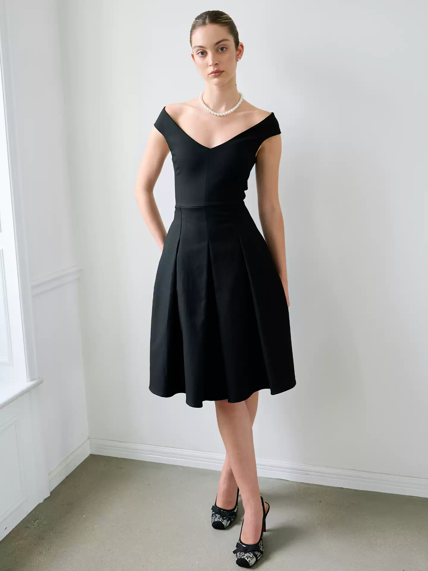 Geometric Cut Fitted Waist V-neck Dress