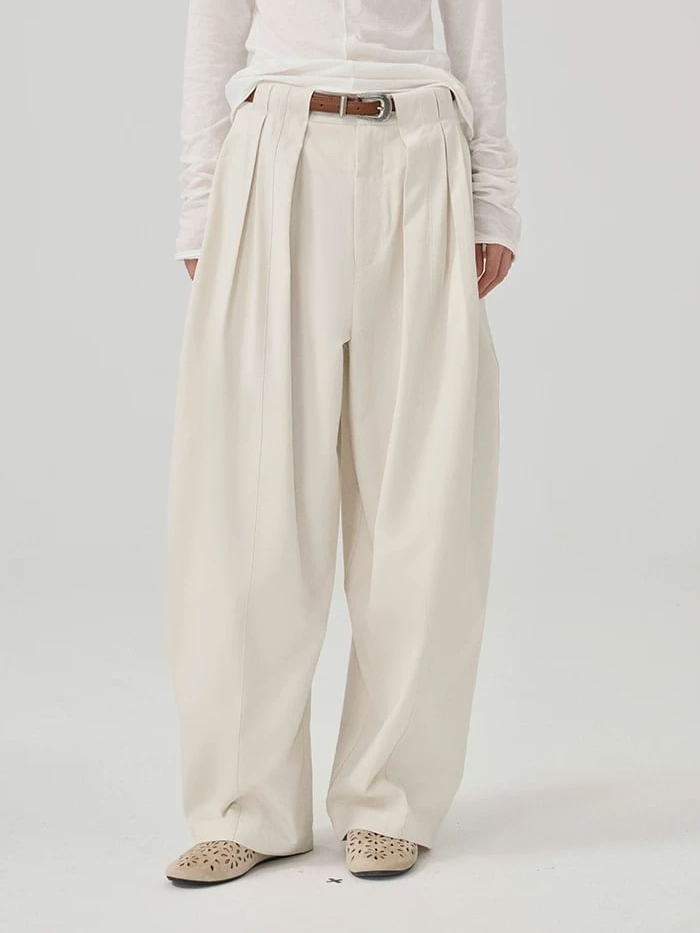 Cocoon-shaped suit pants