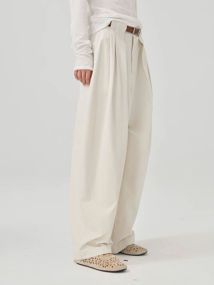 Cocoon-shaped suit pants