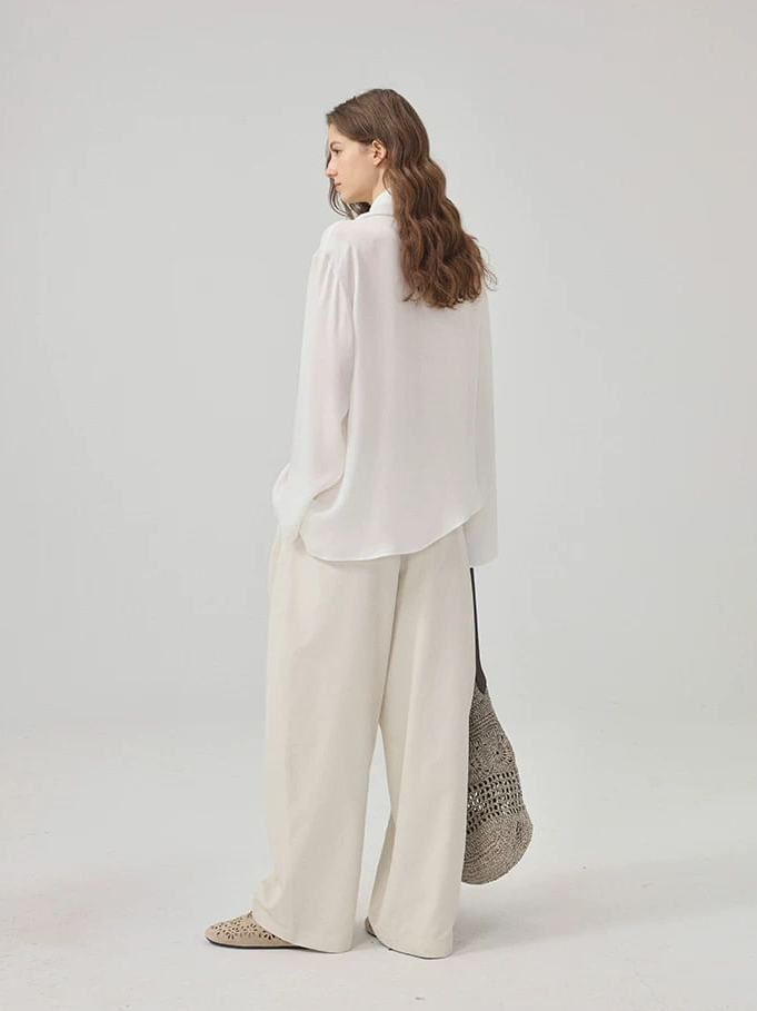 Cocoon-shaped suit pants