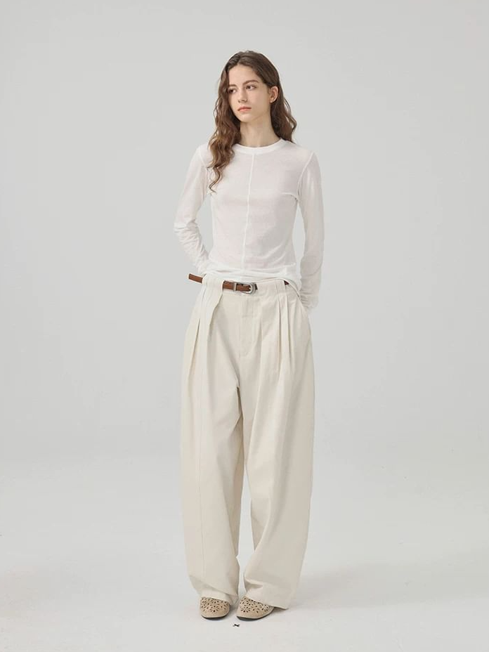 Cocoon-shaped suit pants