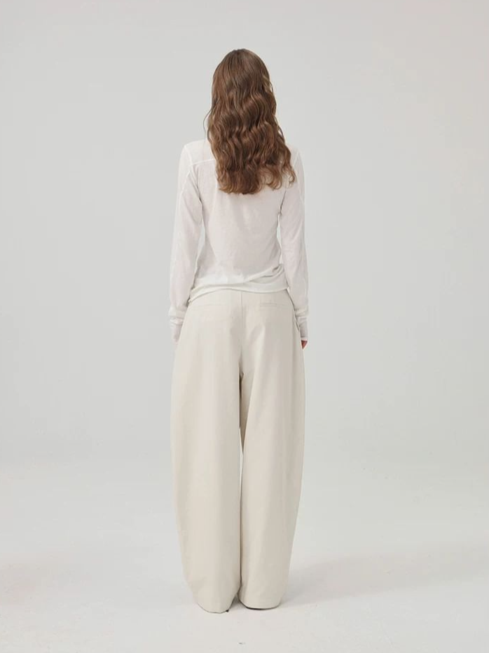 Cocoon-shaped suit pants