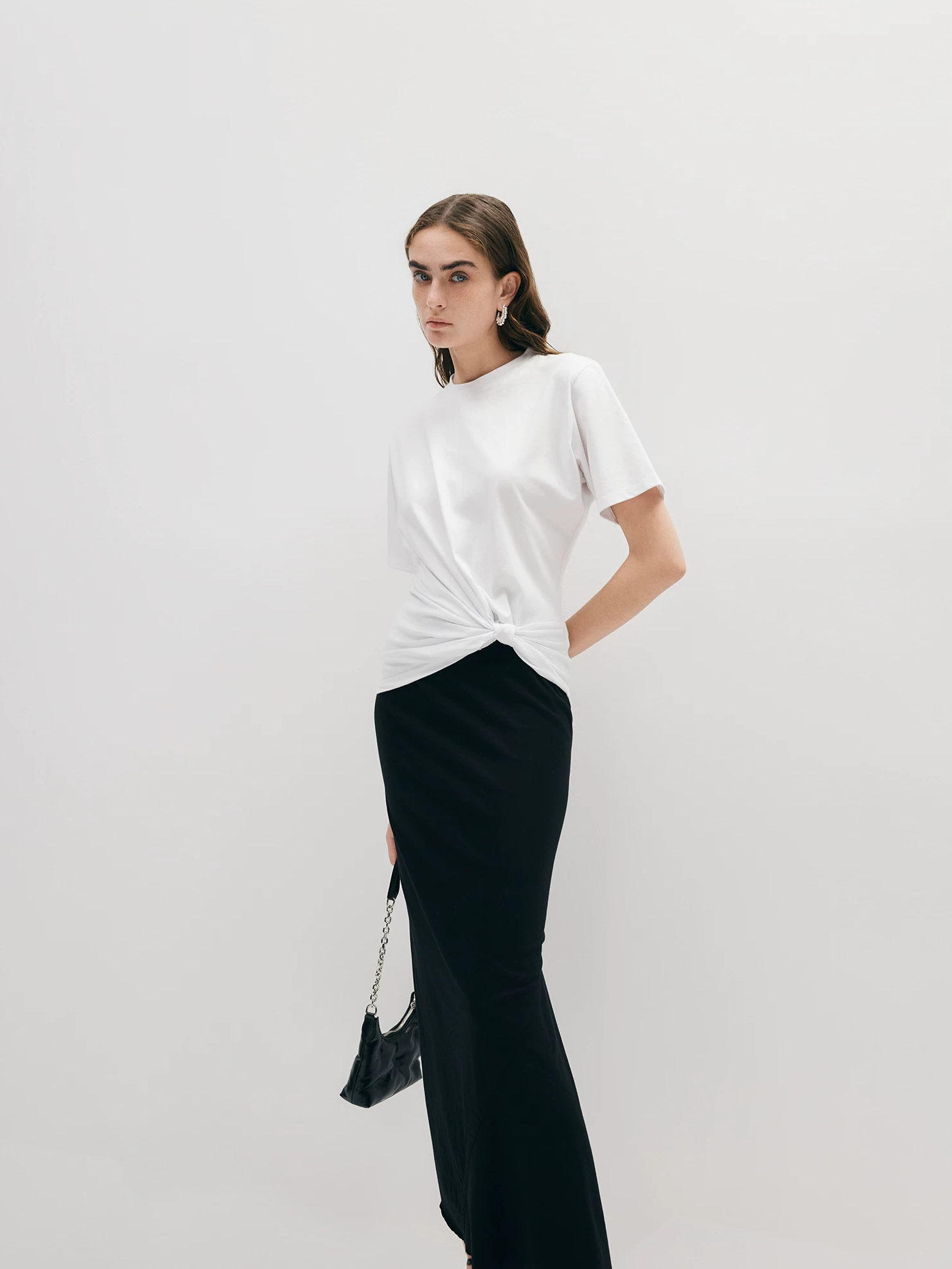 Knot Curve T-Shirt