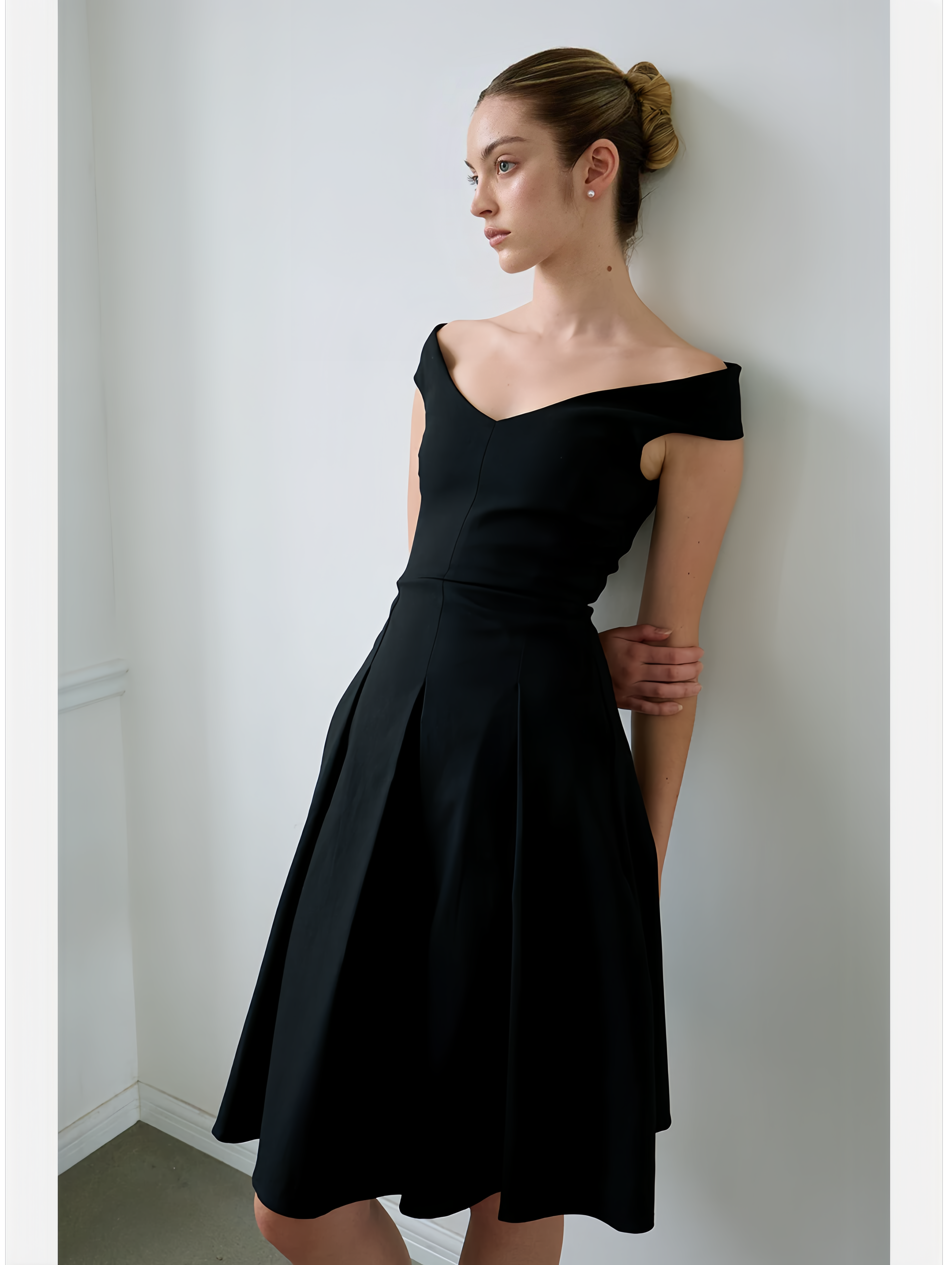 Geometric Cut Fitted Waist V-neck Dress