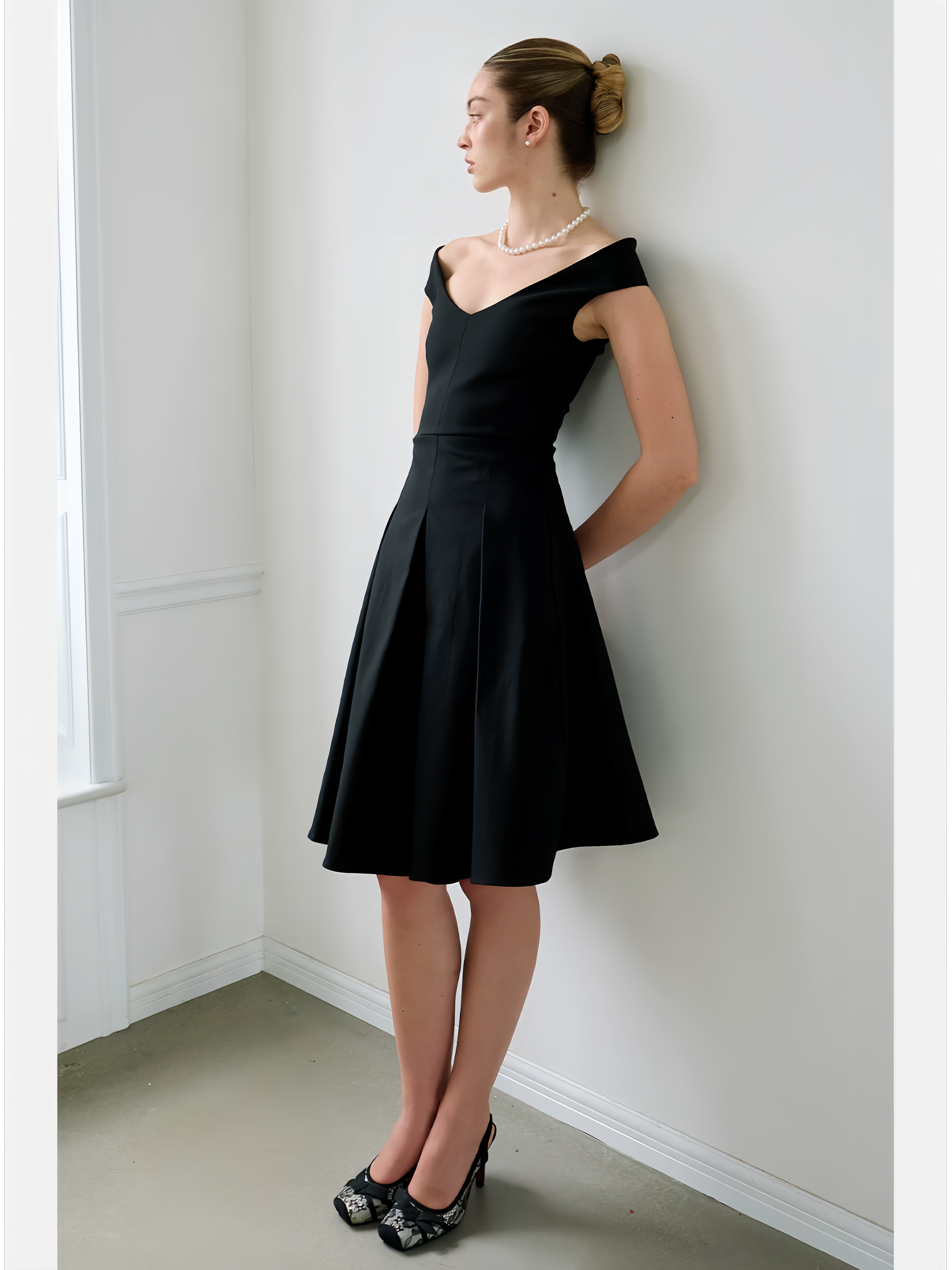 Geometric Cut Fitted Waist V-neck Dress