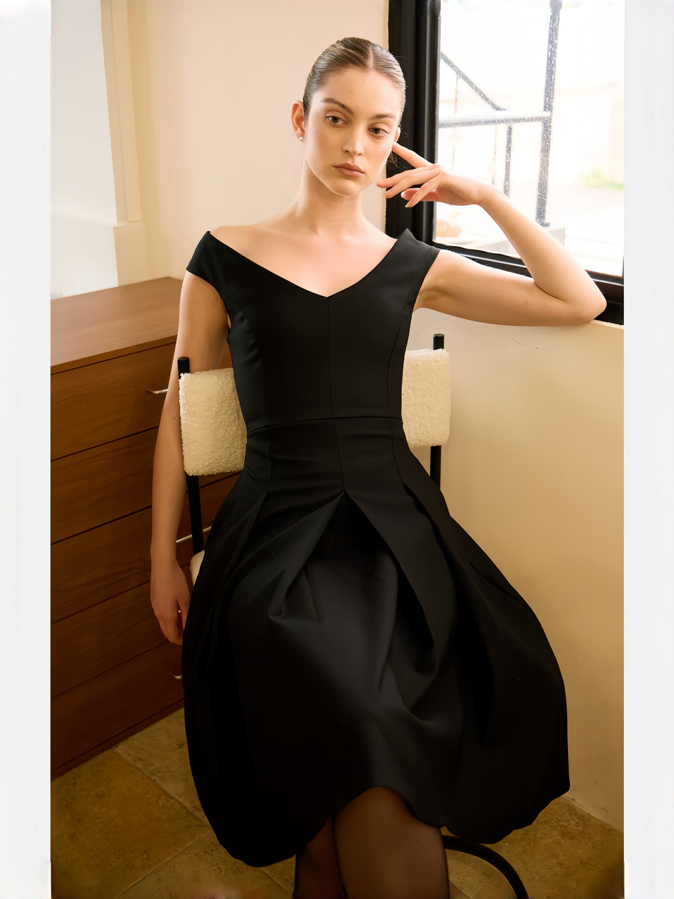 Geometric Cut Fitted Waist V-neck Dress