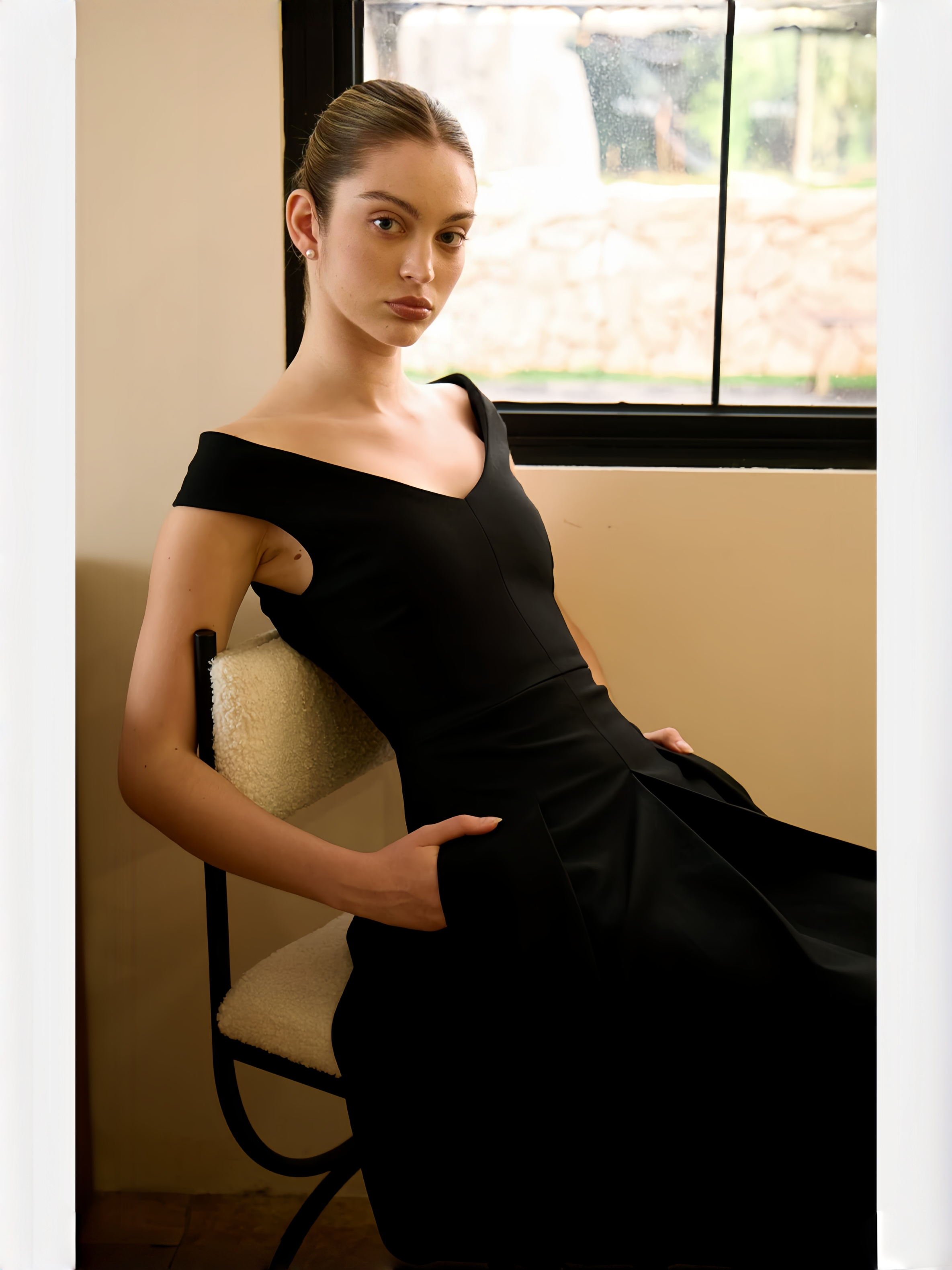 Geometric Cut Fitted Waist V-neck Dress
