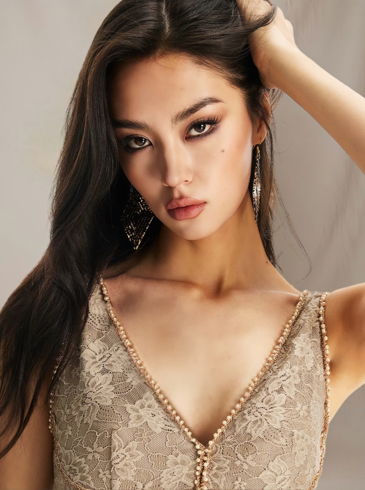 Beaded V-Neck Lace Fitted Dress