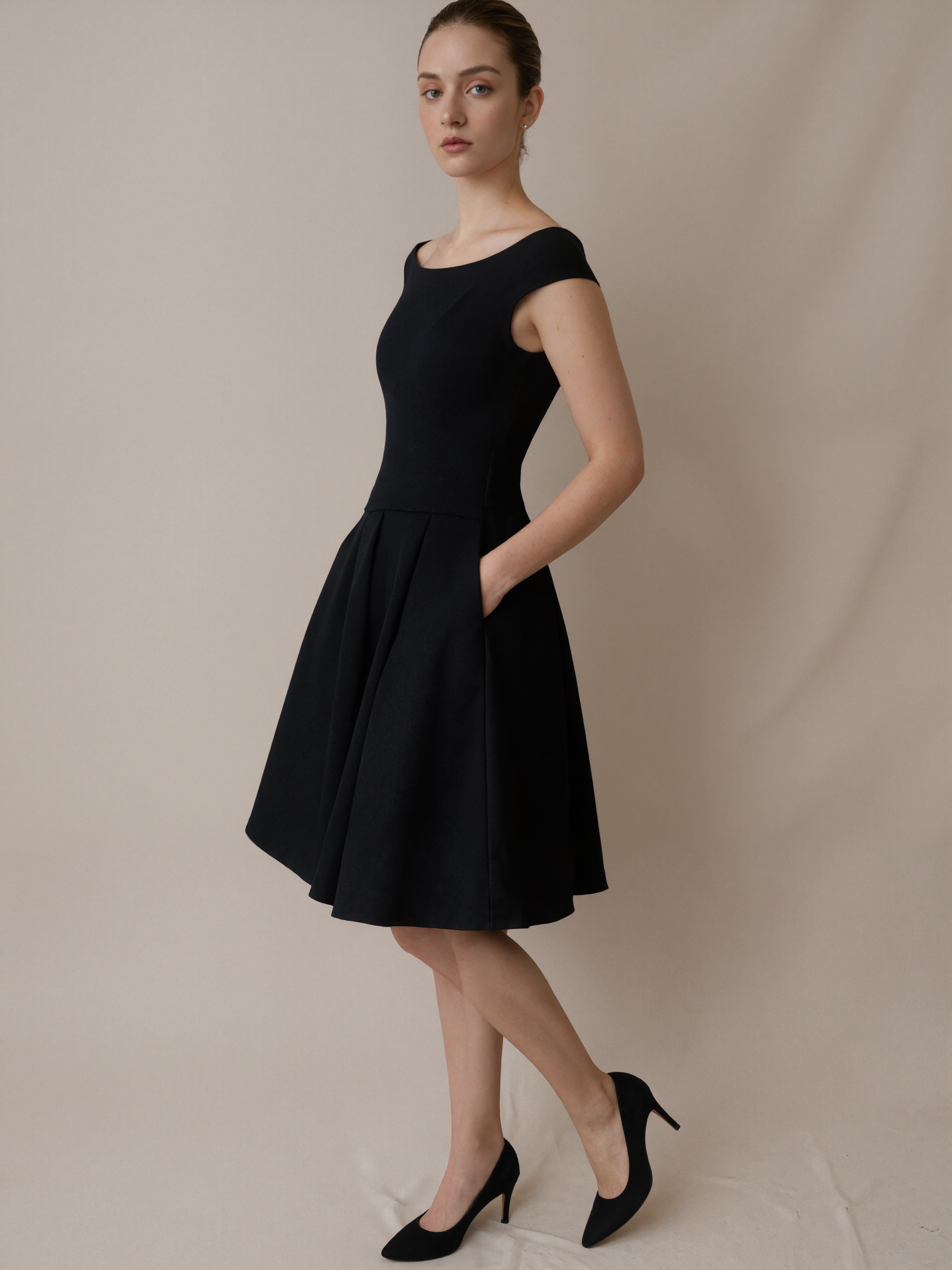 Geometric Cut Fitted Waist V-neck Dress