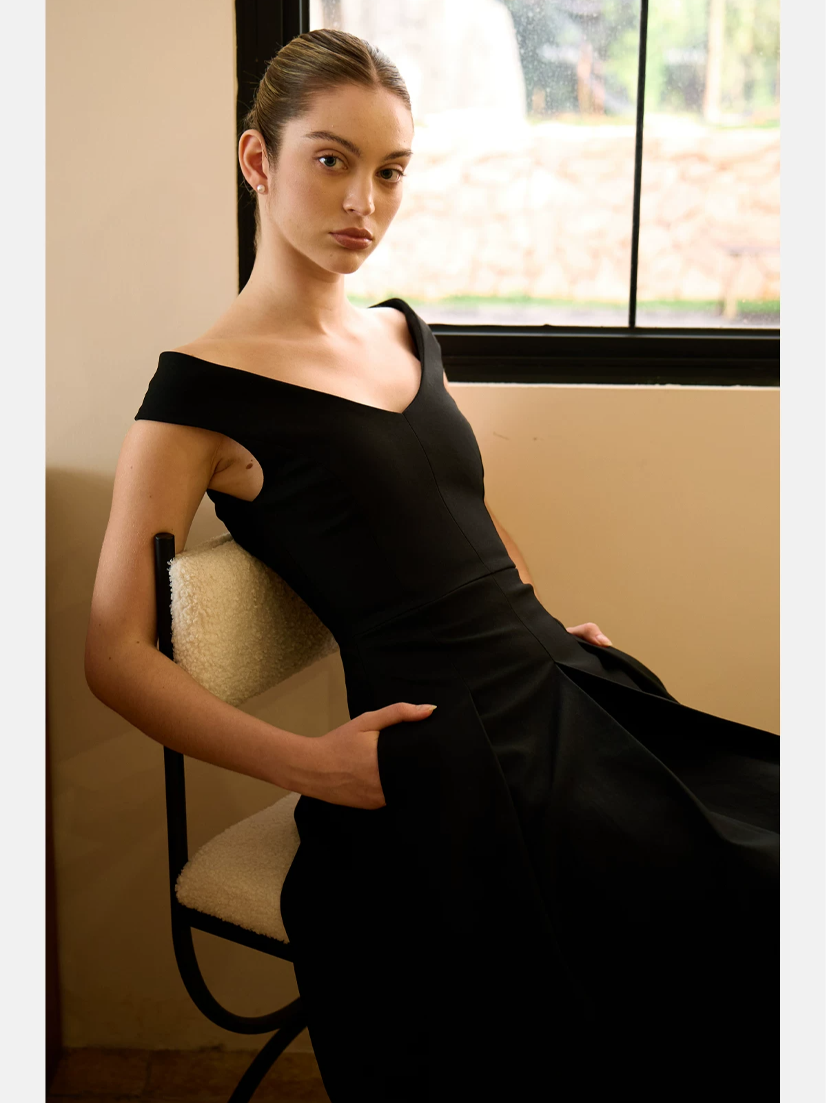 Geometric Cut Fitted Waist V-neck Dress