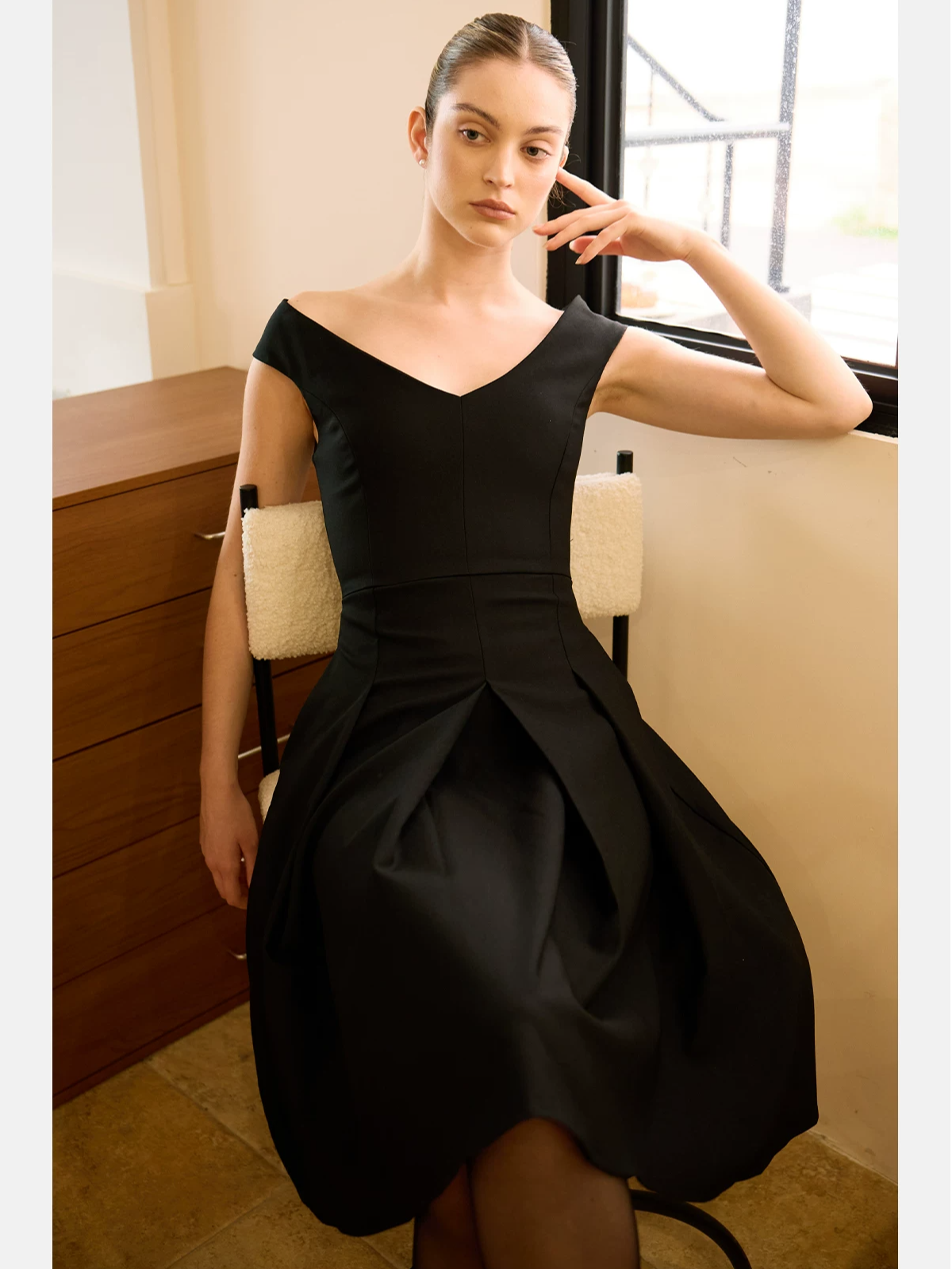 Geometric Cut Fitted Waist V-neck Dress