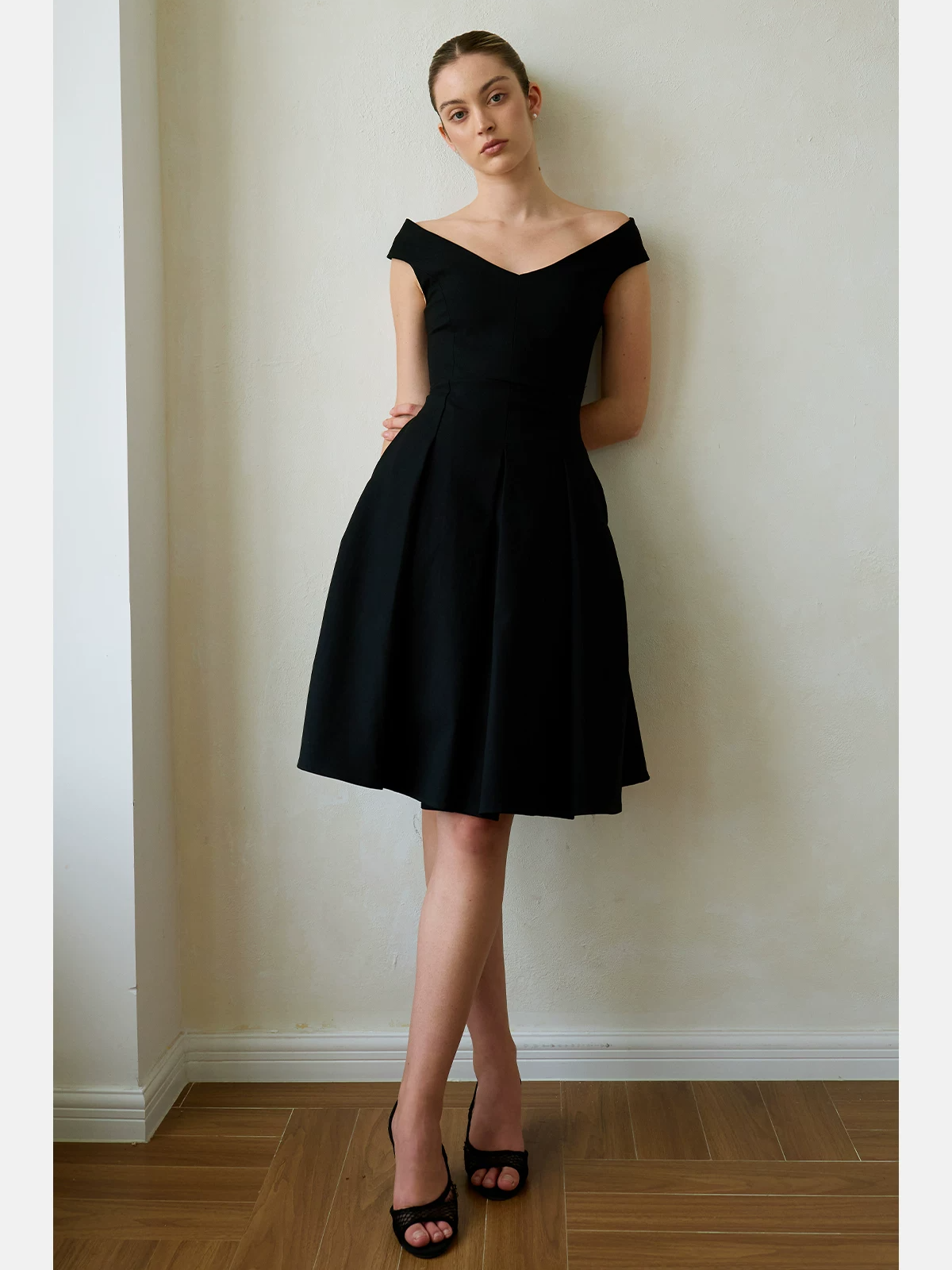 Geometric Cut Fitted Waist V-neck Dress