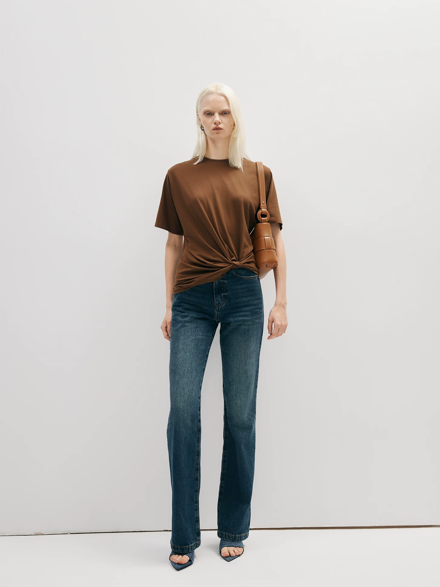 Knot Curve T-Shirt